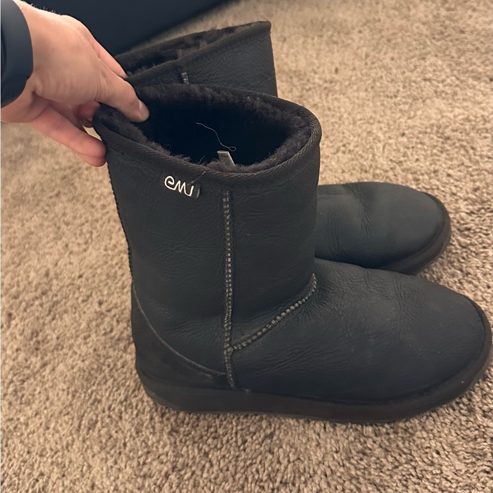 EMU Brown fuzzy boots
